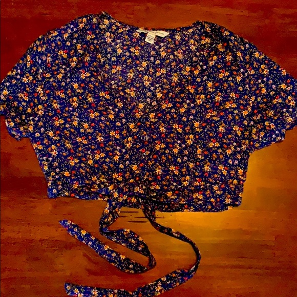 American Eagle Floral Crop top - Picture 2 of 5